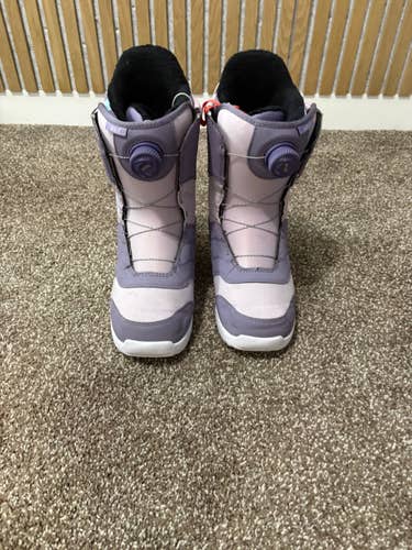 Burton Mint BOA Women's Snowboard Boots Size 9 - Used Once
