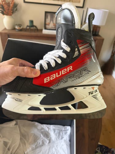 Red 2023 Bauer Vapor Hyperlite 2 Hockey Skates Regular Width Pro Stock 7.5 (New)
