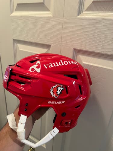 Pro Stock European Medium Bauer Re-Akt 155 Helmet