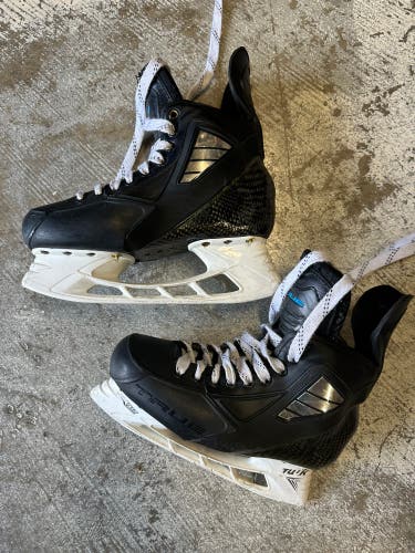 True Custom Hockey Skates Regular Width 7.5 (Used)