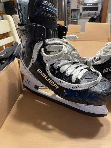 Black/White 2025 Bauer Vapor Flylite Hockey Skates 9 (Used)