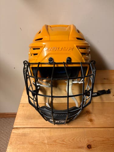 Medium Bauer Re-Akt 155 Helmet (Used)