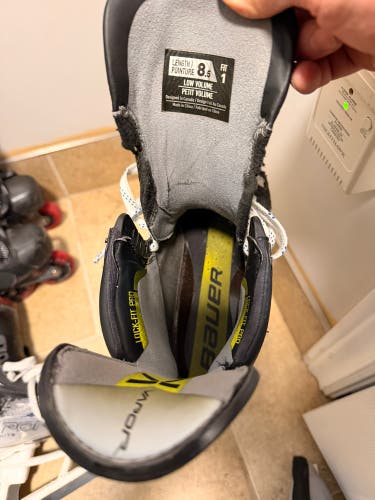 Black 2023 Bauer Vapor Hyperlite 2 Hockey Skates Regular Width 8.5 (Used)