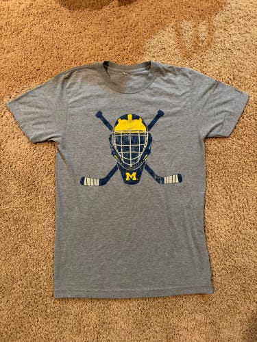 University of Michigan Wolverines hockey T-shirt in men’s size small
