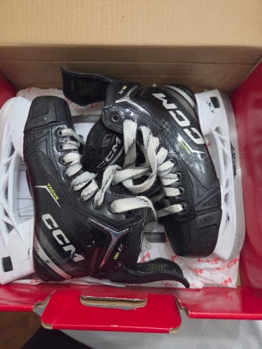 CCM XF80 Hockey Skates Regular Width Size 3 (Used)