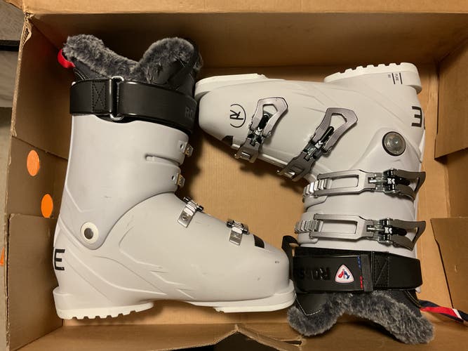 Mondo 25 & 25.5 Rossignol All Mountain Pure 80Alpine Ski Boots Soft Flex (Used)