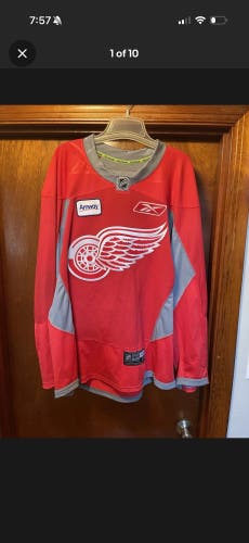 *LOOKING FOR NOT SELLING* Reebok Red Wings Practice Jersey Size 56