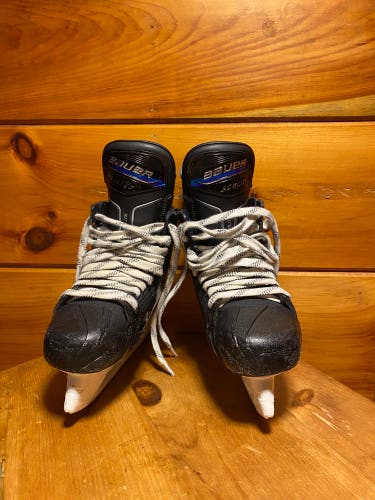 2025 Bauer Vapor Flylite Hockey Skates Medium Size 6 (Used)