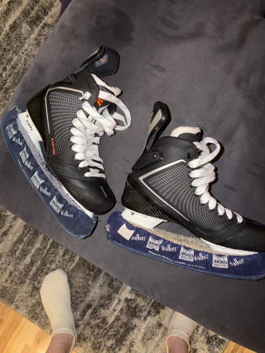 Easton Mako M8 Hockey Skates 10 (New)