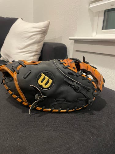 Wilson A2000 RH Catcher's Baseball Glove 32.5" (Used)
