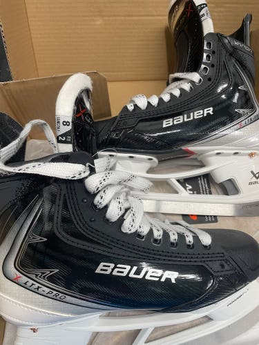 2025 Bauer Vapor XLTX Hockey Skates 8 Fit 2 (NEW)
