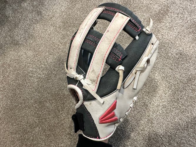 Easton Ghost RH Softball Glove 10" (Used)