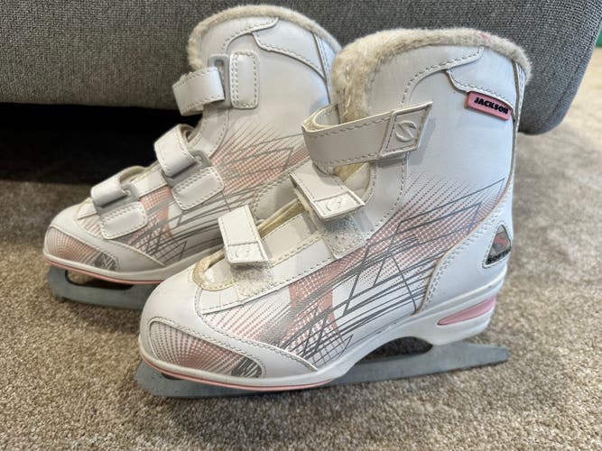Jackson Ultima Soft Skate Figure Skates B Junior 3 (Used)
