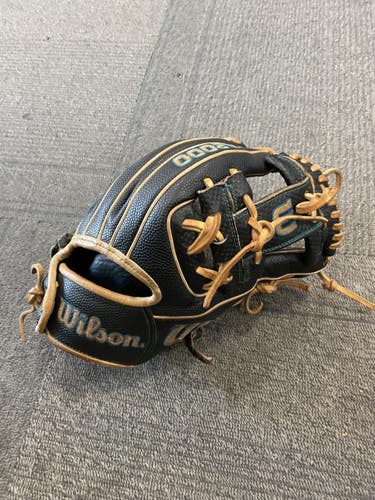 Used Wilson A2000 DP15SC BB/SB Glove RH Throw Black 11 1/2" 11614-S000246659