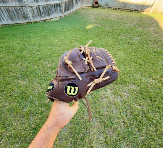 Wilson A2000 RH Pitcher's Glove 11.75" (Used)