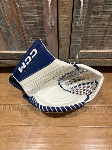 Brand New Pro Stock CCM EFlex 7 Pro Goalie Glove 580 Hildeby **TARIFF FREE**