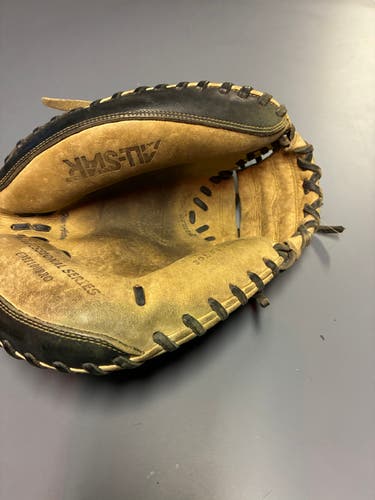 All-Star Pro Series CM1100PRO 31.5" Youth Catcher's Mitt RHT - Broken In