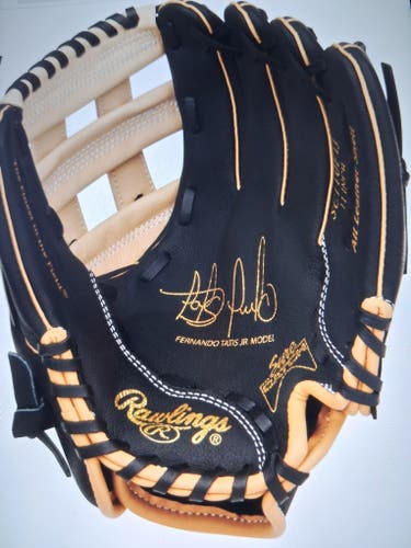 Rawlings  NWT RH  11" Outfielder glove