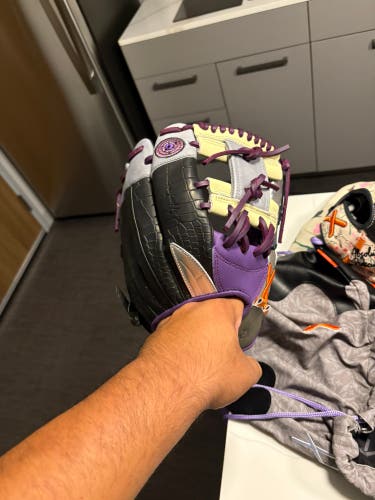 RH Baseball Glove 11.5" (New)