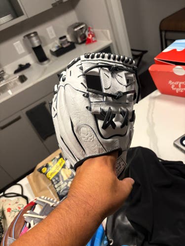 RH Infield Baseball Glove 11.5" (New)