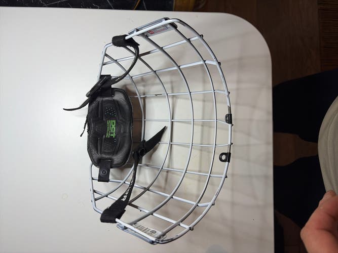 Medium Bauer True Vision Full Cage Oreo (Used)