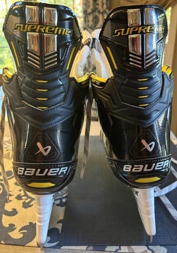 Black Bauer Supreme M4 Hockey Skates 8.5 (Used)
