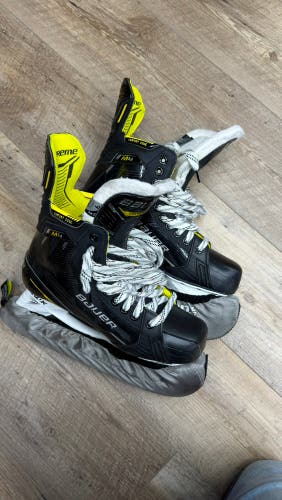 Black 2022 Bauer Supreme M4 Hockey Skates 9 (Used)