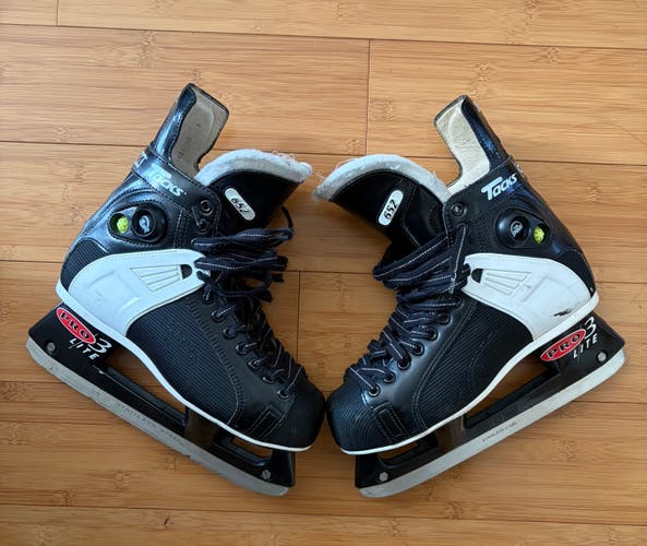 Black 1993 CCM Super Tacks 652 Hockey Skates Regular Width 8 (Used)
