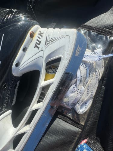 Black 2022 Bauer Supreme Mach Hockey Skates Regular Width 8 (Used)