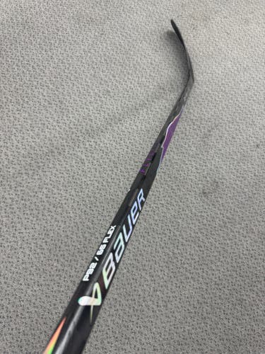 Intermediate Purple Bauer Vapor Flylite Right Handed Hockey Stick P92 65 Flex (New)