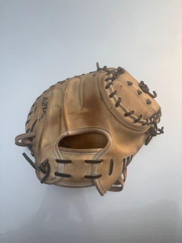 Wilson A2000 RH Catcher's Baseball Glove 33" (Used)
