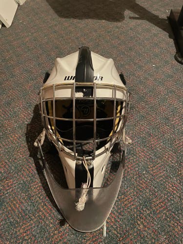 Senior Large 2022 Warrior R/F1 Goalie Mask (Used)