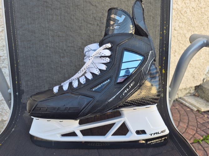 Black/Gray 2023 True Pro Custom Hockey Skates Regular Width 8 (Used)