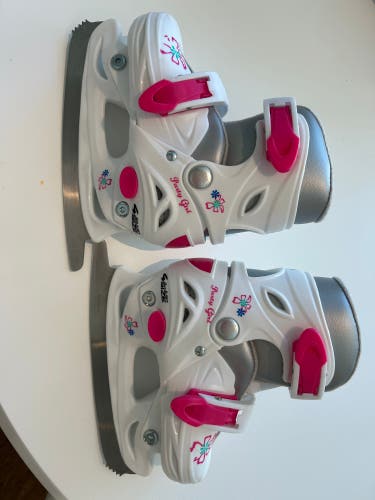 White Hockey Skates 6 (Used)