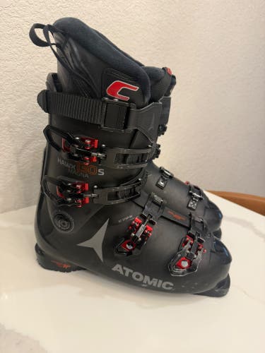 Mondo 29 & 29.5 Men's Atomic Hawx Magna 130S All Mountain Ski Boots Stiff Flex (Used)