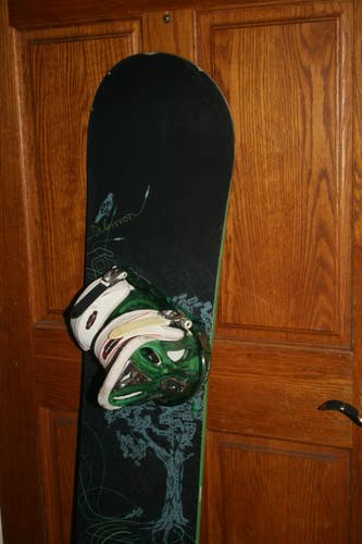 Unisex Salomon Snowboard All Mountain 156 cm With Burton Large Bindings
