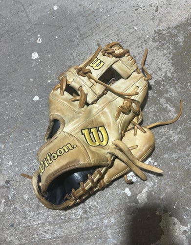 Wilson A2000 DP15 RH Infield Baseball Glove 11.5" (Used)
