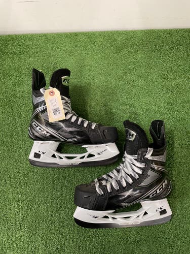 Junior CCM Ribcor Platinum Hockey Skates Regular Width Size 3.5 (Used)