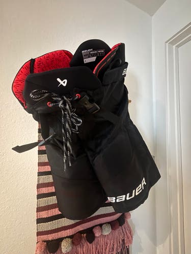 Women's Senior Medium Bauer X-W Hockey Pants (New)
