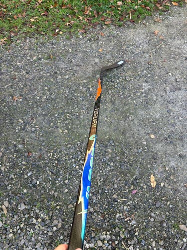 Senior Bauer Vapor Flylite Right Handed Hockey Stick P92 77 Flex (New)