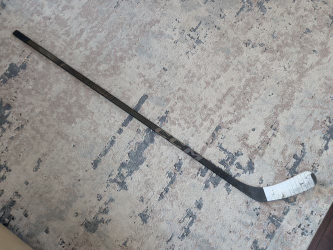 Intermediate CCM FT Ghost Left Hand Hockey Stick P29 55 Flex (Used/cracked blade)