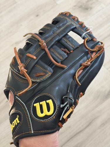 Wilson A2000 RH Throw Outfield Baseball Glove 12.75" (Used)