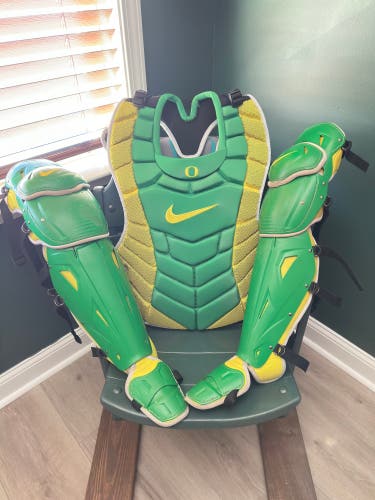 Green Nike Diamond Elite Catcher's Set (Used)
