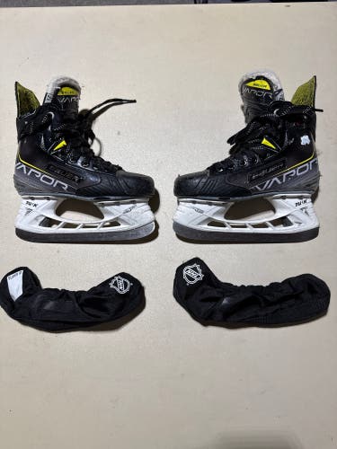 2021 Bauer Vapor 3X Hockey Skates Size 2.5 (Used)