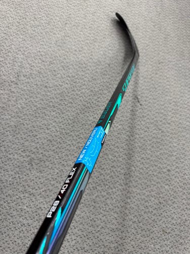 Junior Bauer Supreme F50  Right Handed Hockey Stick P28 40 Flex (New)