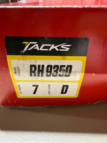 CCM RH9350 Inline Skates Regular Width Size 7 (New)