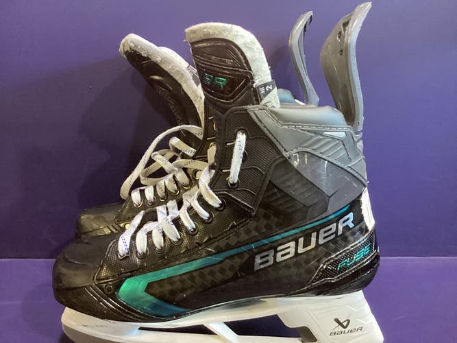 Black 2026 Bauer Supreme Fuse Hockey Skates 11 (Used)