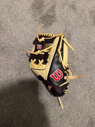 Wilson A900 RH Baseball Glove 11.5" (Used)