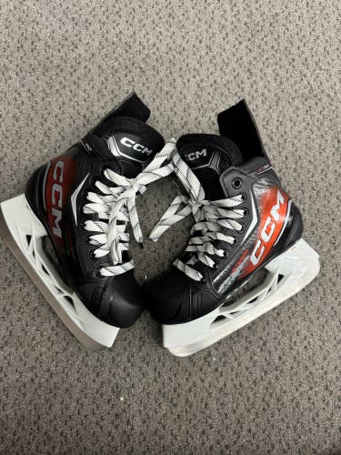 OUT OF BOX CCM JetSpeed FT4 Pro Hockey Skates Regular Width Size 1 (New)
