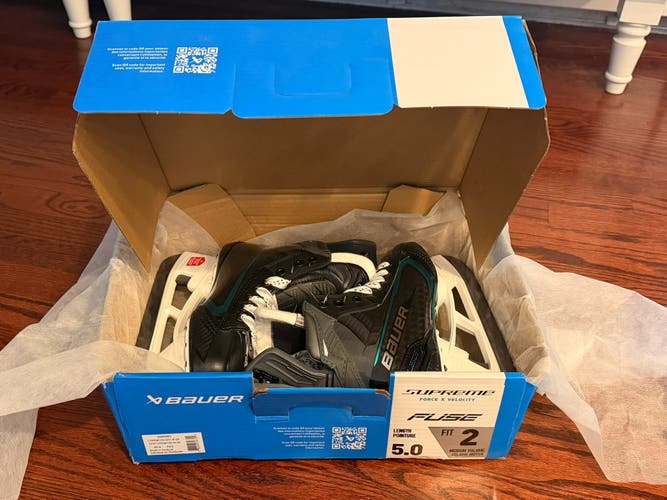 2026 Bauer Supreme Fuse Hockey Skates Regular Width Size 5 (New)
